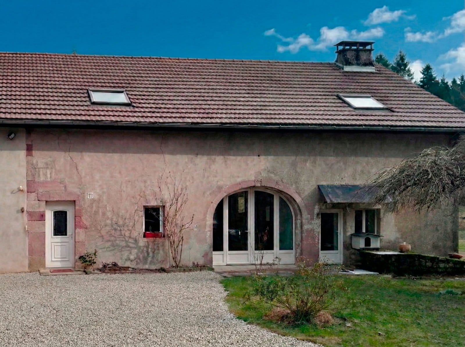 Ferme vosgienne avant ravalement