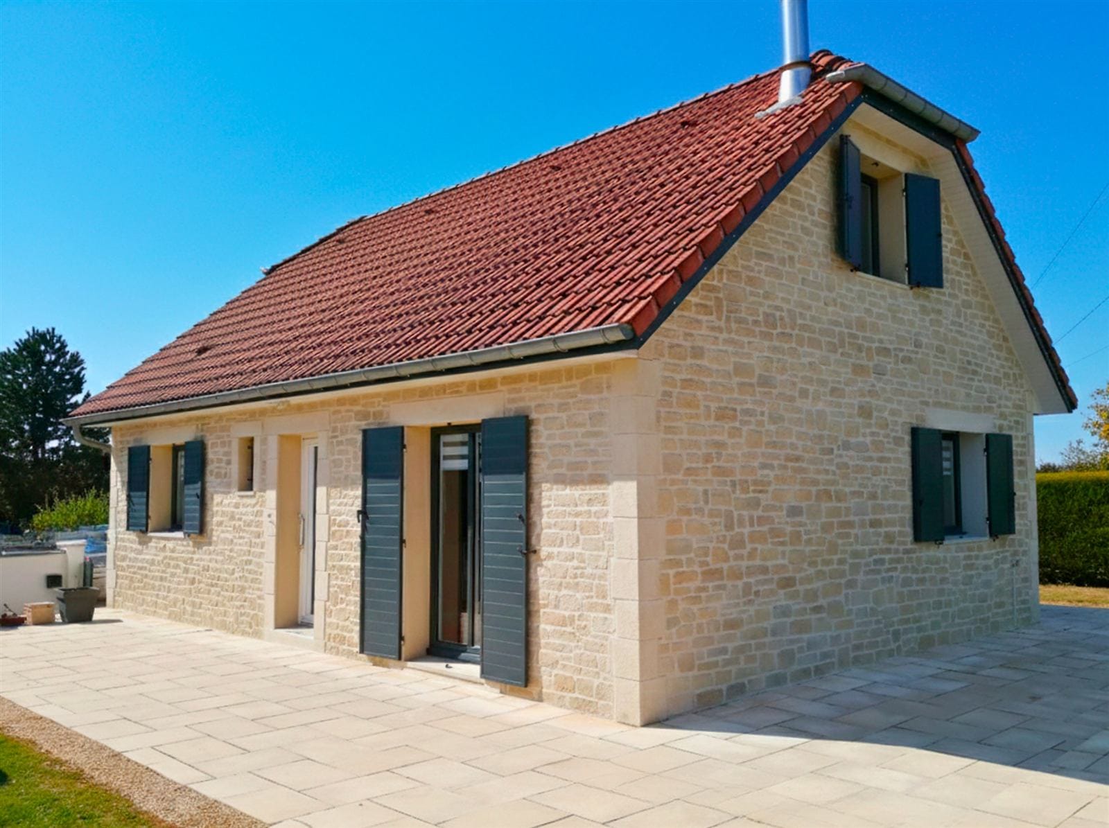 Maison individuelle après décor imitation pierre jointée