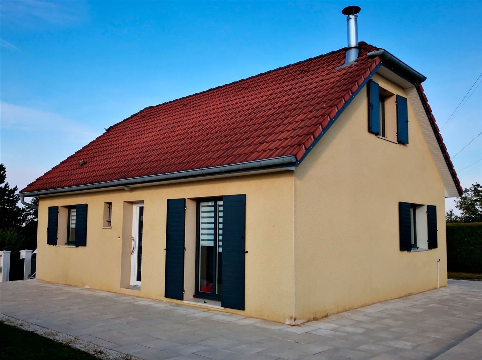 Maison individuelle avant décor imitation pierre