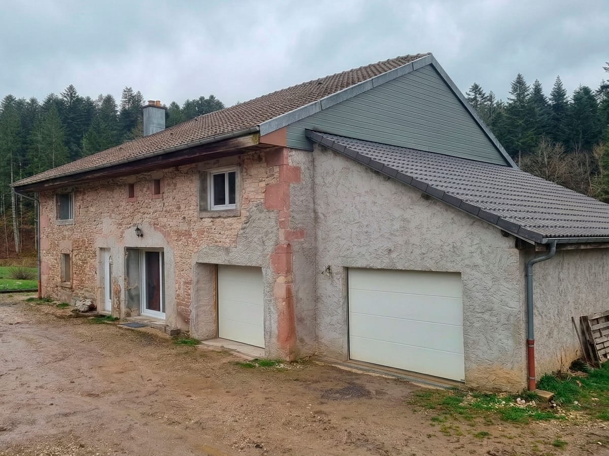 Bâtiment au gros oeuvre brut avant enduit