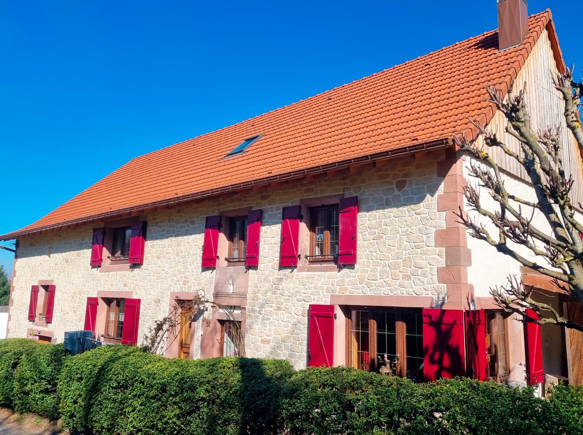 Vue après imitation pierre jointée et pierre de taille sur façade à Saint-Dié-des-Vosges